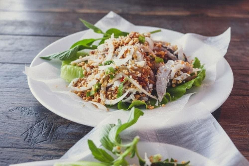 Món gỏi cá mang đến cảm giác tươi mới và đầy hấp dẫn trong từng miếng ăn